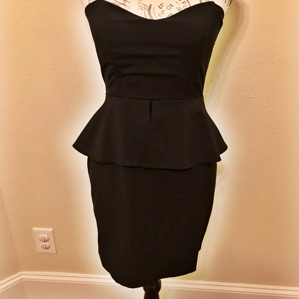 💋💋 Stunning Black Strapless Peplum Dress 💋💋